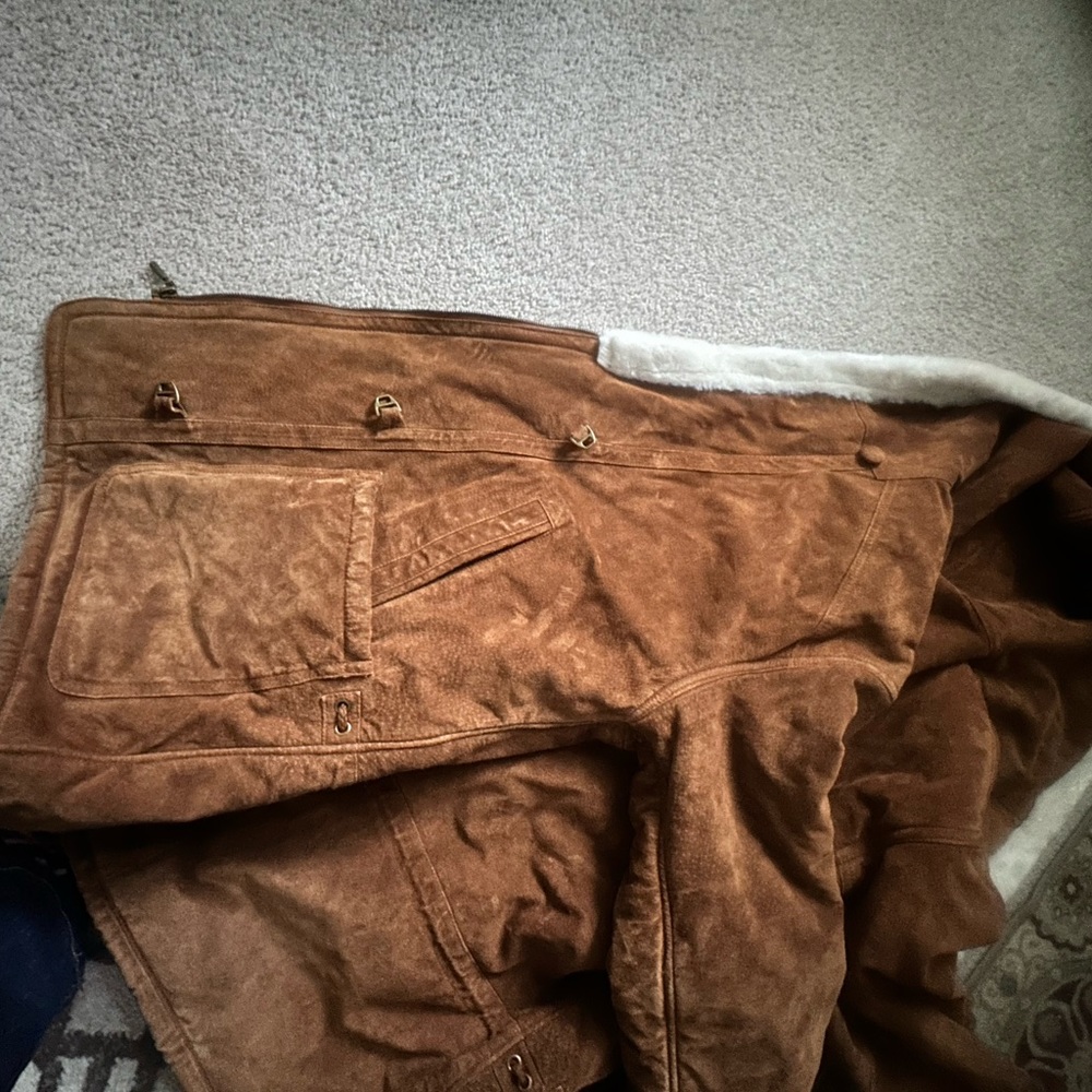 Suede cost size small very clean and warm no wire transfer no numbers exchange